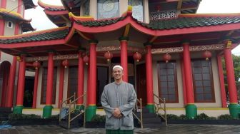 Ustaz Tionghoa Pendiri Masjid Mirip Klenteng di Magelang, Lakukan Syahadat dan Khitan Diam-diam