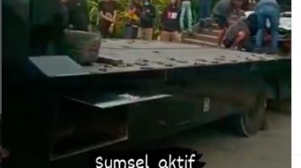 Viral Truk Trailer Kecelakaan, Melintang di Depan Mal PTC