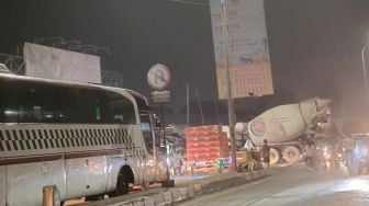 Kegeraman Warganet Lihat Truk Molen Ngadat Saat Putar Arah di Pasar Cibitung