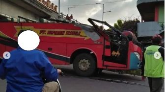 Bikin Merinding! Potret Penampakan Bus Usai Tabrak Flyover yang Cukup Pendek, Bodi dan Atap Sampai Terpisah