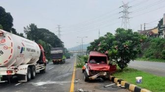 Sopir Diduga Ngantuk, Dua Kendaraan Terlibat Kecelakaan di Tol Tangerang-Merak