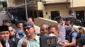 Edy Mulyadi Dapat Pesan dan Makanan Dari Rizieq Shihab, Pengacara Sebut Merasa Sangat Senang