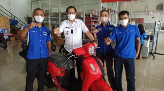 Wakil Bupati Belitung Isyak Meirobie Jadi Pembeli Perdana Sepeda Motor Hybrid Yamaha