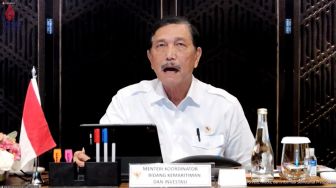 Menteri Luhut Binsar Pandjaitan Perboleh Jalan-jalan dan Masuk Mal, Warganet Tanya: Tarawih Nanti, Boleh?