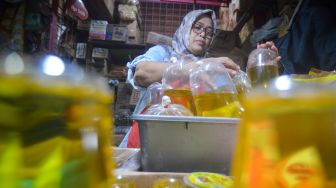 Polda Lampung Awasi Penerapan Kebijakan Minyak Goreng Satu Harga di Pasaran