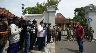 PKL Malioboro Geruduk Kantor Gubernur Yogyakarta