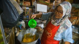 Ogah Rugi, Pedagang Pasar Tradisional di Tasikmalaya Masih Jual Minyak Goreng Curah Rp 19 Ribu per Liter