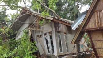 Cisolok Sukabumi Diterjang Angin Puting Beliung, 10 Rumah Rusak Berat