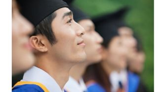 4 Hal yang Bisa Kamu Lakukan sebagai Fresh Graduate, Jangan Takut Mengambil Pilihan!