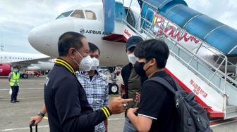 Menpora Zainudin Amali dan Shin Tae-yong Diskusi Masa Depan Sepak Bola Indonesia di Atas Pesawat