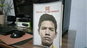 Ulasan Buku Gie dan Surat-Surat yang Tersembunyi