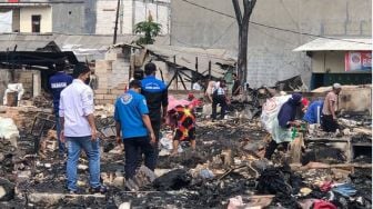 Nestapa Korban Kebakaran di Kebon Jeruk, Cuma Baju yang Melekat Harta yang Tersisa