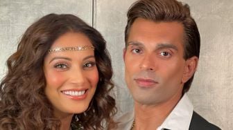 8 Potret Karan Singh Grover yang Semakin Menawan di Usia 40