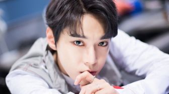 Ulang Tahun ke-26, 9 Potret Doyoung NCT yang Boyfriend Material Banget