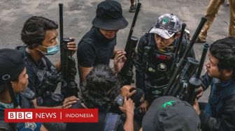 Myanmar: Mengapa Pemrotes Anti Kudeta Militer Kini Memilih Jalan Kekerasan?