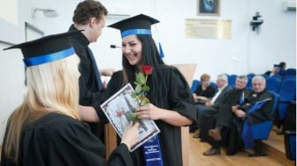 Enggak Cuma Bunga, Inilah 5 Rekomendasi Hadiah Wisuda Anti Mainstream