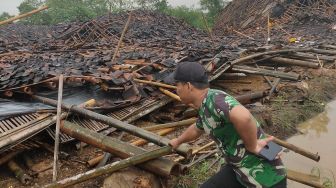 Hujan Deras Disertai Angin Kencang Robohkan Kandang Ayam Berkapasitas 4000 Ekor hingga Rusak Atap Pasar di Gunungkidul