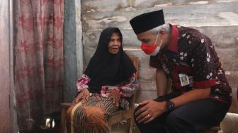Rumahnya Akan Direnovasi Gubernur Ganjar, Mbah Rapi dan Sutami Terharu