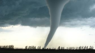 Tragedi Tornado AS: 33 Tewas, Ratusan Luka, Bencana Meluas!
