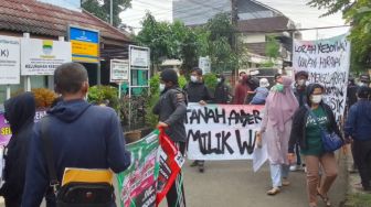 Digeruduk Korban Penggusuran PT KAI, Lurah dan Seklur Kebonwaru Bandung Menghilang