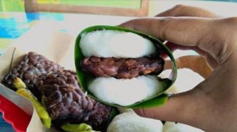 Jadah Tempe Mbah Carik: Burger Jawa Bercita Rasa Gurih Manis nan Legendaris