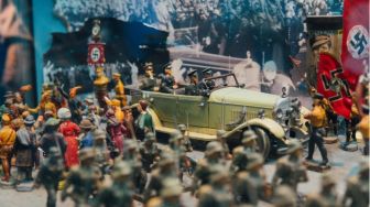 Ngegombal ke Gebetan Pakai Tema Sejarah Malah Berakhir Malu Sendiri, Warganet: Hitler Kalau Lihat Ini Auto Ngamuk