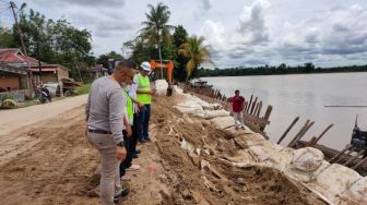 Belum Genap 2 Bulan Usai Ditinjau Jokowi, Geobag Penahan Banjir di Kampung Ladang Sintang Kalbar Sudah Jebol