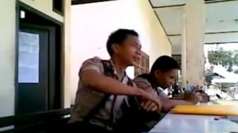 Kembali Disorot, 5 Potret Terkini Norman Kamaru Heboh Pindah Agama