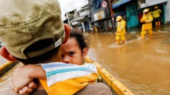 Dilanda Banjir, 94 Warga Kabupaten Kupang Mengungsi ke Tempat Aman