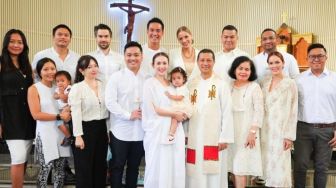 10 Momen Pembaptisan Anak Rianti Cartwright, Cathy Sharon Bawa Pacar Baru?