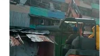 Perindah Sekanak Lambidaro, Puluhan Rumah di Rusun Dibongkar Satuan Pol PP