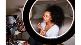 Suka Duka Jadi Beauty Vlogger, Harus Siap Rugi!