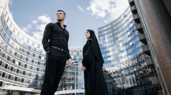 Perempuan Wajib Tahu, Ini 3 Bahasa Cinta Lelaki Cuek