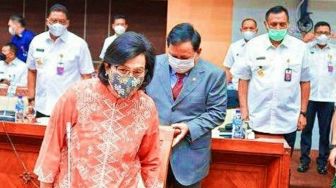 Geser Kursi Sri Mulyani saat Rapat, Prabowo Banjir Pujian : Pria Sejati Banget