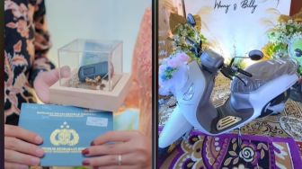 So Sweet! Pria Ini Melamar Kekasihnya dengan Bawa Honda Scoopy Baru, Lengkap dengan Kunci dan BPKB