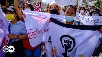 Kiprah Perempuan Myanmar di Barisan Depan Perang Melawan Junta