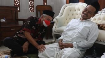 Gus Baha Sebut Ganjar Cucu Kiai Besar, Siapa Mbah Hisyam?