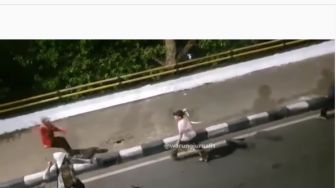 Viral Aksi Tawuran ABG di Kampung Melayu, 2 Kelompok Remaja Nekat Adu Sajam