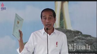 Sebut Penerima Sertifikat Tanah Tak Bakal Sanggup Cicil Pinjaman Bank, Jokowi: Jangan Dipakai Beli Barang Mewah!