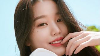 Pakai Riasan Tipis, Kecantikan Jang Wonyoung Bikin Netizen Terpana