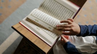 Surah Al Kahfi Ayat 1-10 Tentang Asbabul Kahf, Dianjurkan Dibaca Tiap Hari Jumat