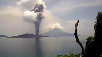 Kemarin Gunung Anak Krakatau Erupsi Sebanyak 9 Kali Timbulkan Gempa Vulkanik