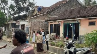 Viral Video Penampakan Angin Puting Beliung Terbang di Bukateja Purbalingga, Sejumlah Rumah Ambruk