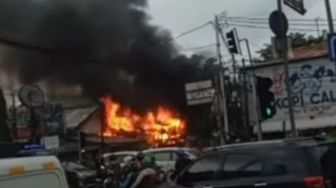 Dua Bangunan Hangus Terbakar di Cipinang Cempedak, Petugas: Kelalaian dari Penghuni