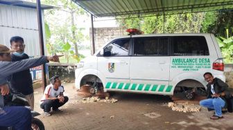 Warga Tuban Diresahkan Aksi Pencurian Ban Mobil, Roda Ambulan Desa Buat Antar Orang Sakit Saja Dipreteli