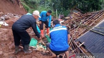 Dua Orang di Cianjur Meninggal Dunia Usai Tertimbun Bangunan Rumah Roboh