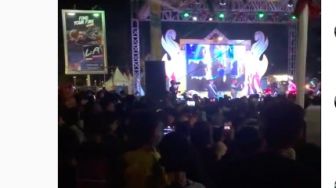 Festival Sekanak-Lambidaro Abai Prokes, Netizen Bandingkan Kasus Ulama Dipenjara Gara-Gara Keramaian