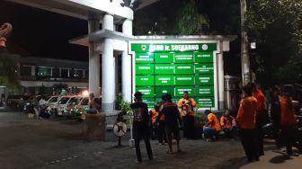 8 Jenazah Korban Kecelakaan Bus Pariwisata di Imogiri Dimakamkan Satu Liang Lahat, Termasuk Suami-Istri