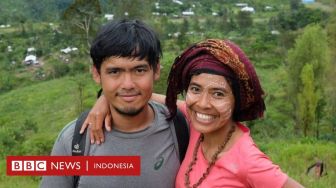 Kisah Pasangan Muda Tinggalkan Kota Demi Mendidik di Pelosok Papua