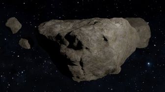 Asteroid Seukuran Bus Sekolah Akan Lintasi Bumi Besok, Apakah Berbahaya?